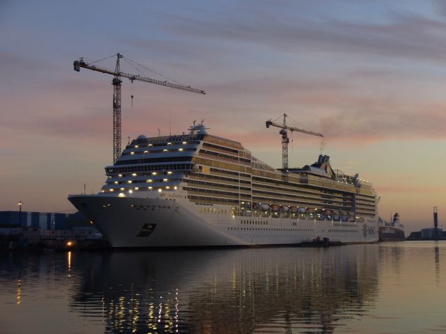 MSC Magnifica - Penhoet - 27 janvier 2010 (03).JPG